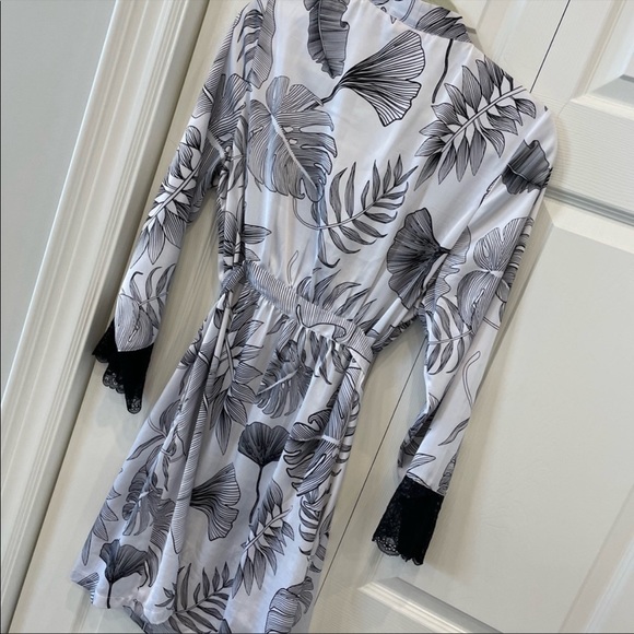 La Vie en Rose Robe - Picture 2 of 3